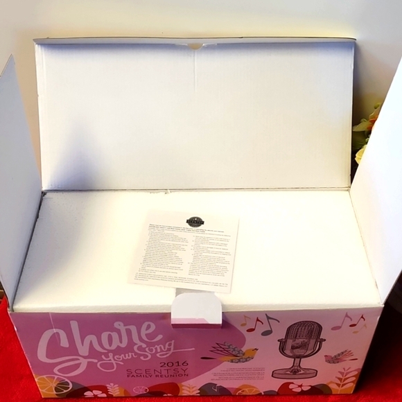 NIB, Scentsy Warmer Share Your Song Reunion 2016. Microphone Wax Warmer. - Picture 9 of 15